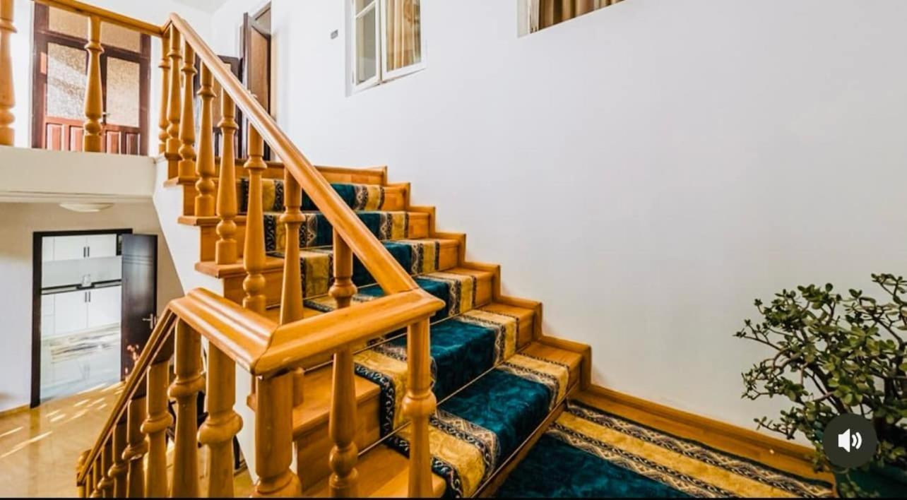 Hotel Liza Batumi Bagian luar foto